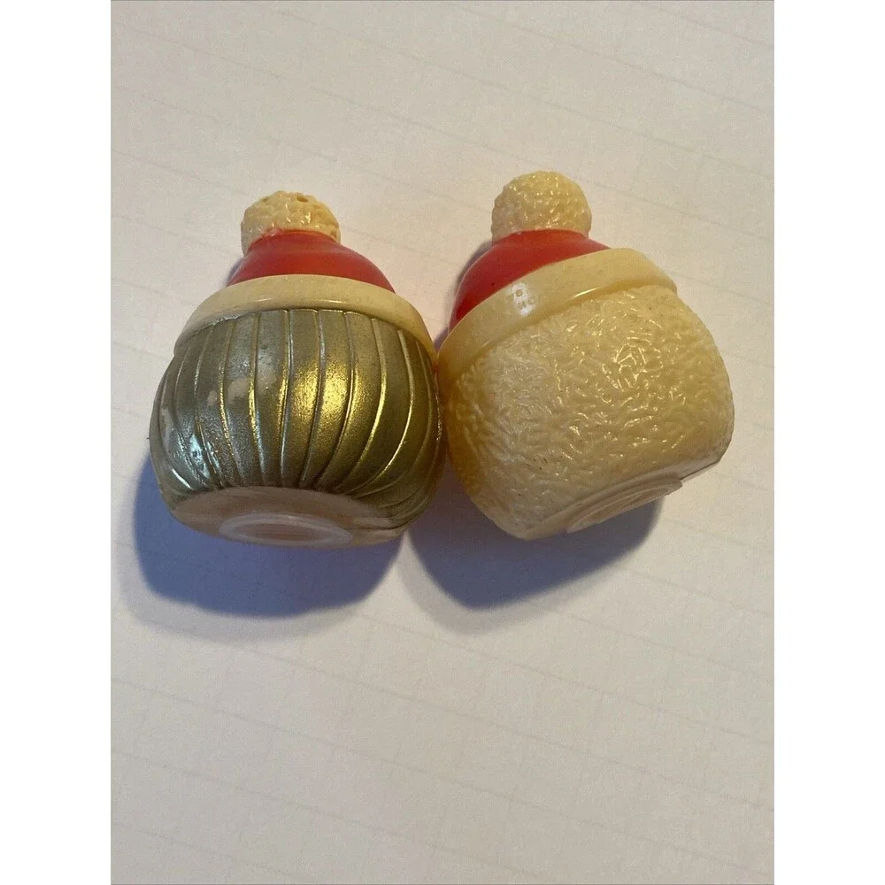 Vintage Plastic Christmas Mrs Claus & Santa Head Face Salt Pepper Shaker Set